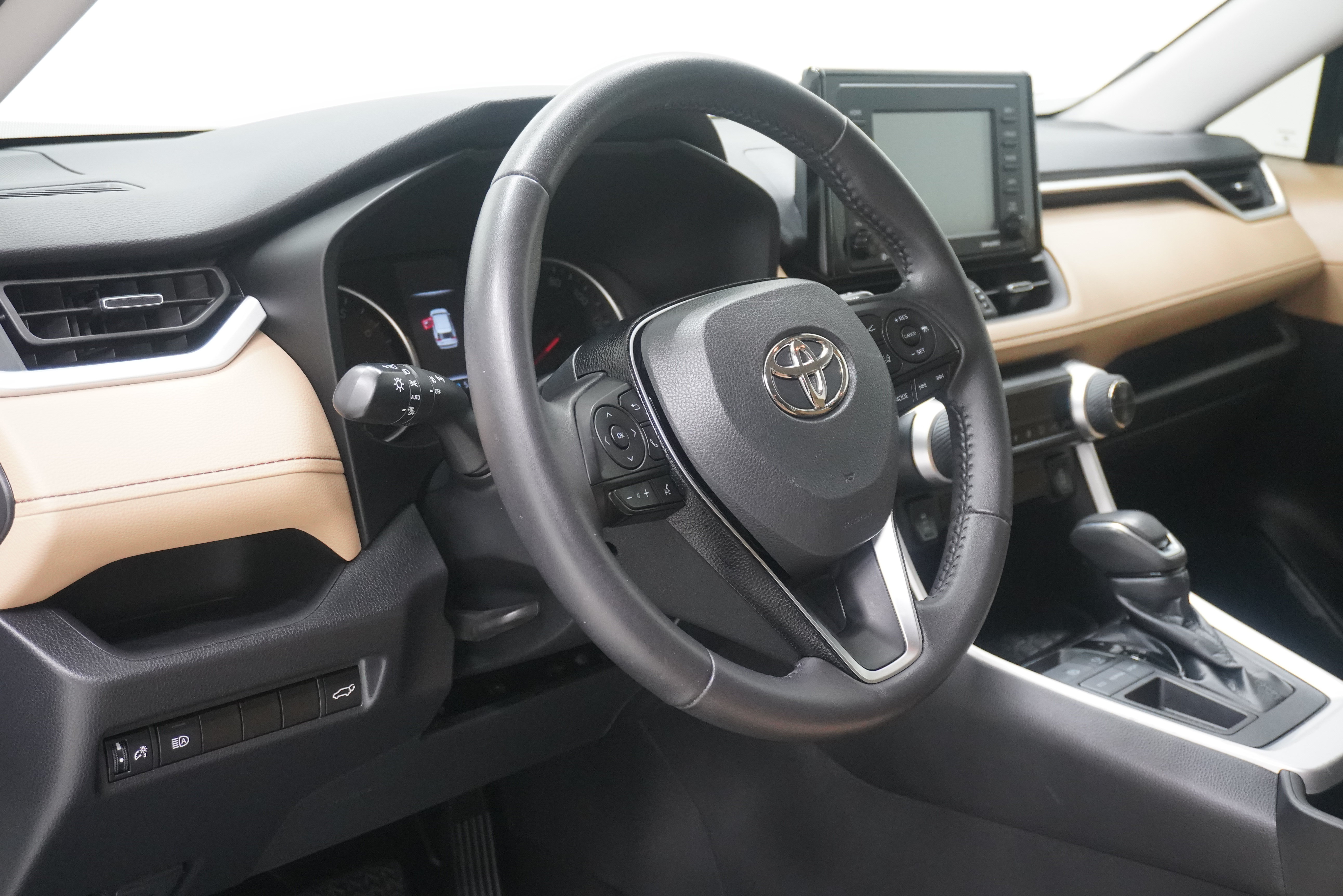 Used 2021 Toyota RAV4 XLE Premium FWD image 10