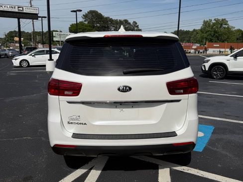 Used 2019 Kia Sedona L FWD image 6