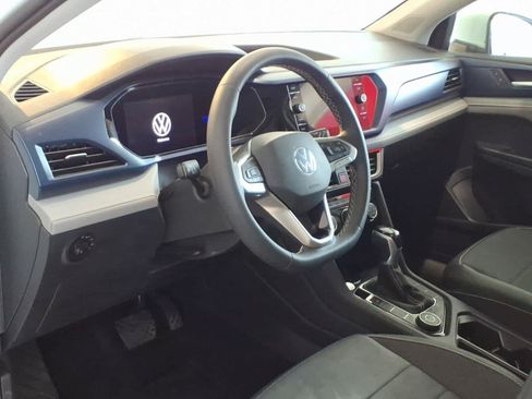 Used 2023 Volkswagen Taos SE w/ Panoramic Sunroof Package AWD/4WD image 9