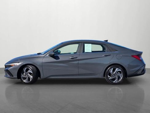 Used 2024 Hyundai Elantra Limited image 3