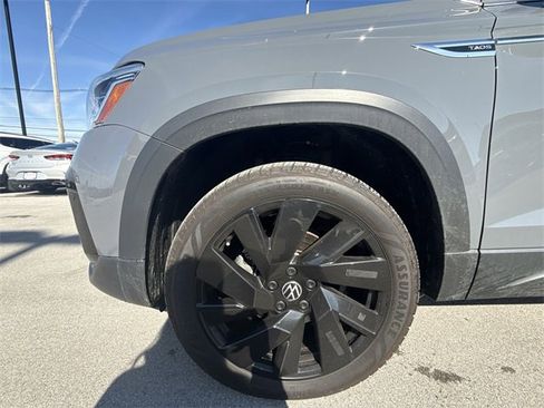 Used 2024 Volkswagen Taos SEL image 10
