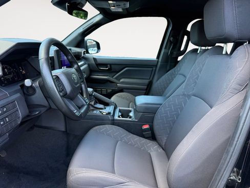 Certified 2025 Toyota Tacoma SR5 AWD/4WD image 9