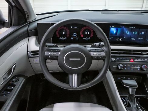 Certified 2026 Hyundai Tucson SE FWD image 19