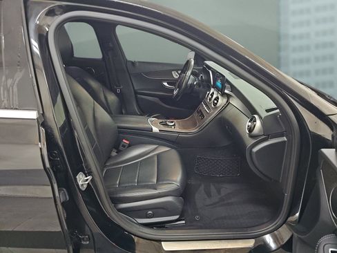 Used 2019 Mercedes-Benz C 300 4MATIC Sedan w/ Premium Package image 8