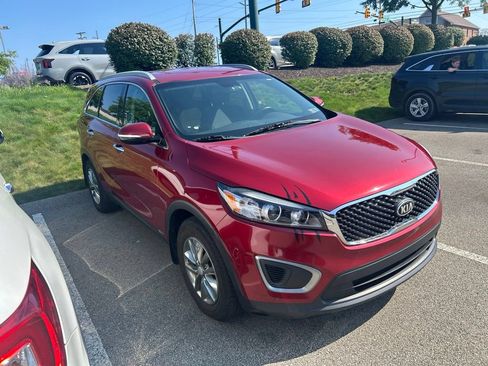 Used 2016 Kia Sorento AWD w/ LX Convenience Package image 1