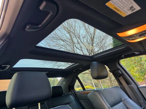 Used 2011 Mercedes-Benz E 350 4MATIC Sedan image 28