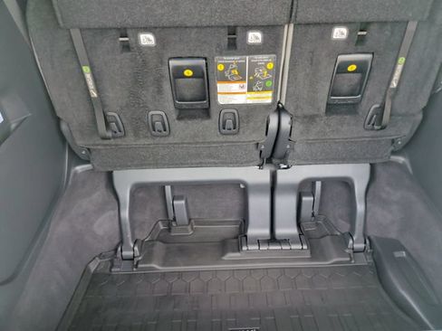 Used 2025 Toyota Sienna XLE w/ XLE Plus Package FWD image 32