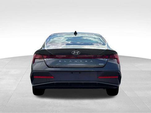 Used 2026 Hyundai Elantra Hybrid w/ Cargo Package FWD image 7
