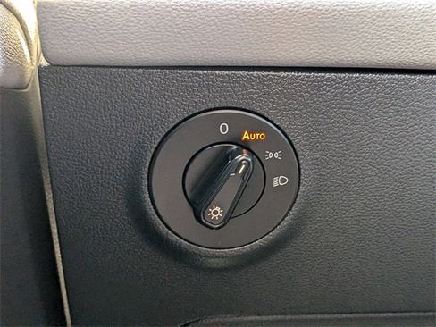 Certified 2024 Volkswagen Taos SE image 29