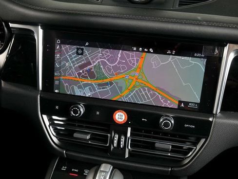 Certified 2026 Porsche Macan AWD/4WD image 19