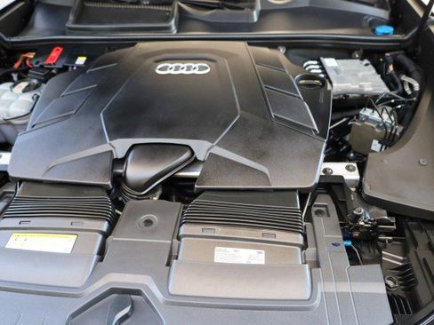 Used 2019 Audi Q8 Premium Plus w/ Premium Plus AWD/4WD image 45