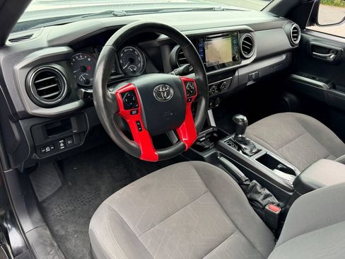 Used 2019 Toyota Tacoma TRD Sport w/ Technology Package AWD/4WD image 19