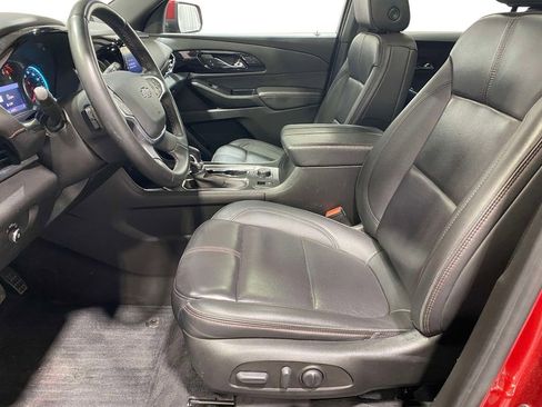 Used 2023 Chevrolet Traverse RS AWD/4WD image 17