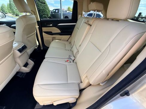 Used 2016 Toyota Highlander XLE image 19