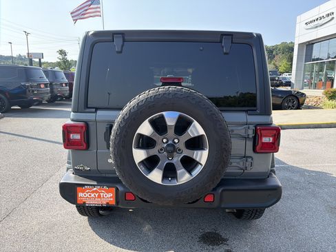 Used 2018 Jeep Wrangler Unlimited Sport S AWD/4WD image 9