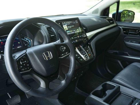 Used 2023 Honda Odyssey Touring image 16