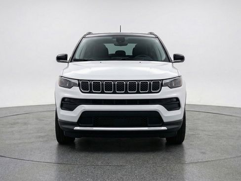 Used 2025 Jeep Compass Limited AWD/4WD image 2