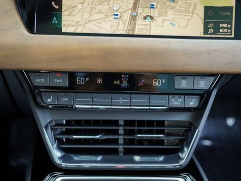 Used 2022 Audi e-tron GT Premium Plus image 33