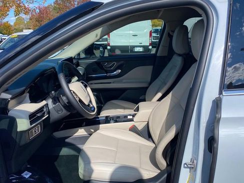 New 2026 Lincoln Corsair Premiere image 9