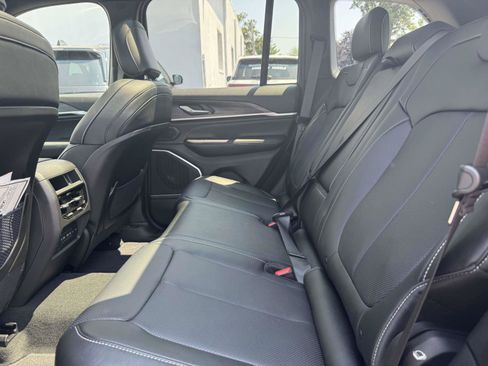 Used 2026 Jeep Grand Cherokee Limited AWD/4WD image 14