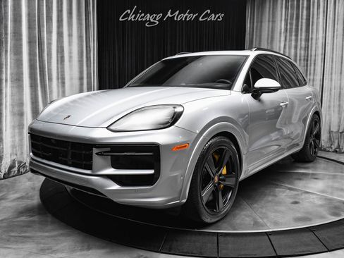 Used 2025 Porsche Cayenne GTS image 39