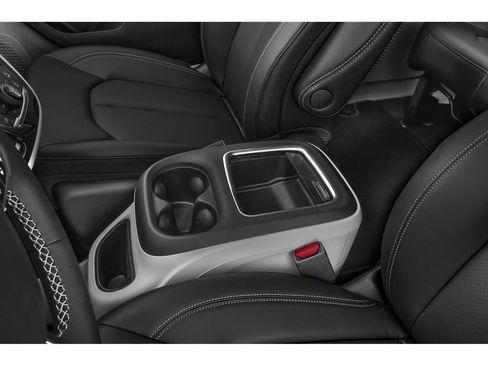Used 2024 Chrysler Pacifica Touring-L FWD image 9