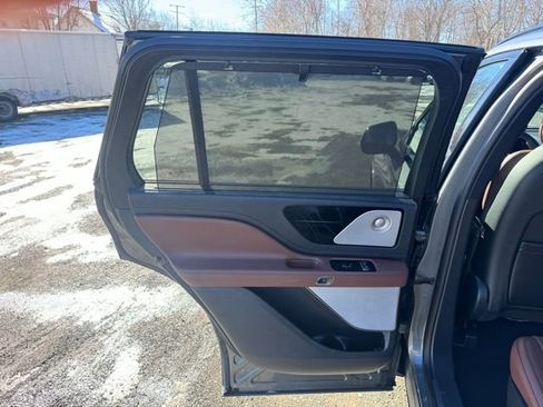 Used 2025 Lincoln Aviator Reserve w/ Luxury Package image 18