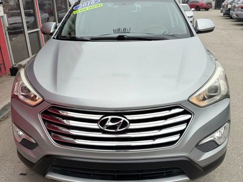 Used 2016 Hyundai Santa Fe SE image 2