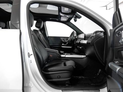 Used 2020 Mercedes-Benz GLB 250 w/ Premium Package image 36