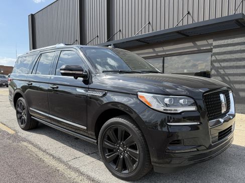 Used 2024 Lincoln Navigator L Reserve AWD/4WD image 3