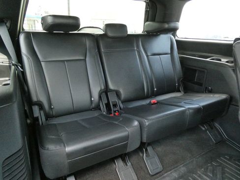 Used 2020 Ford Expedition XLT w/ Equipment Group 202A AWD/4WD image 16