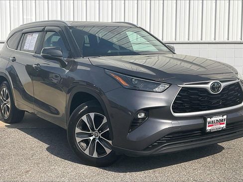 Used 2023 Toyota Highlander XLE image 1
