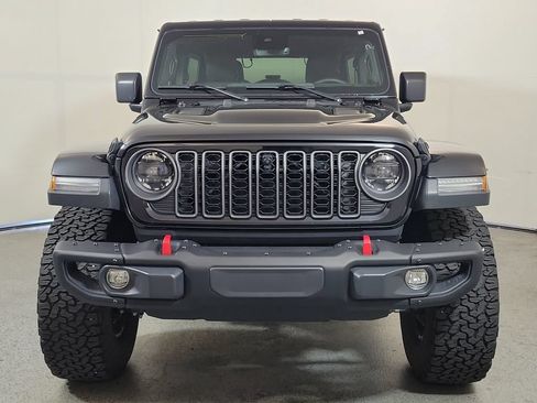 Used 2025 Jeep Wrangler Unlimited Rubicon AWD/4WD image 3