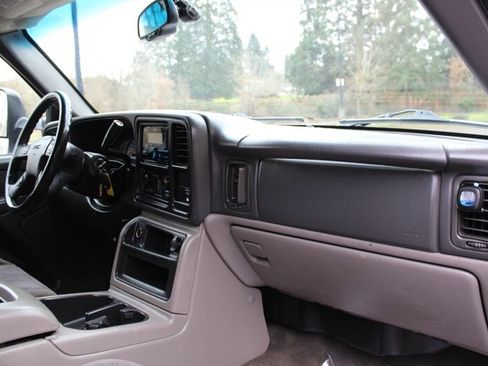 Used 2003 GMC Sierra 2500 SLE w/ Skid Plate Package AWD/4WD image 15