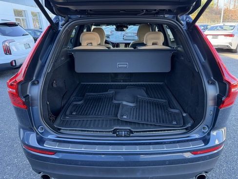 Used 2020 Volvo XC60 T6 Momentum w/ Protection Package Premier image 9