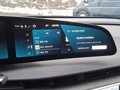 Used 2024 Lucid Air Touring image 17