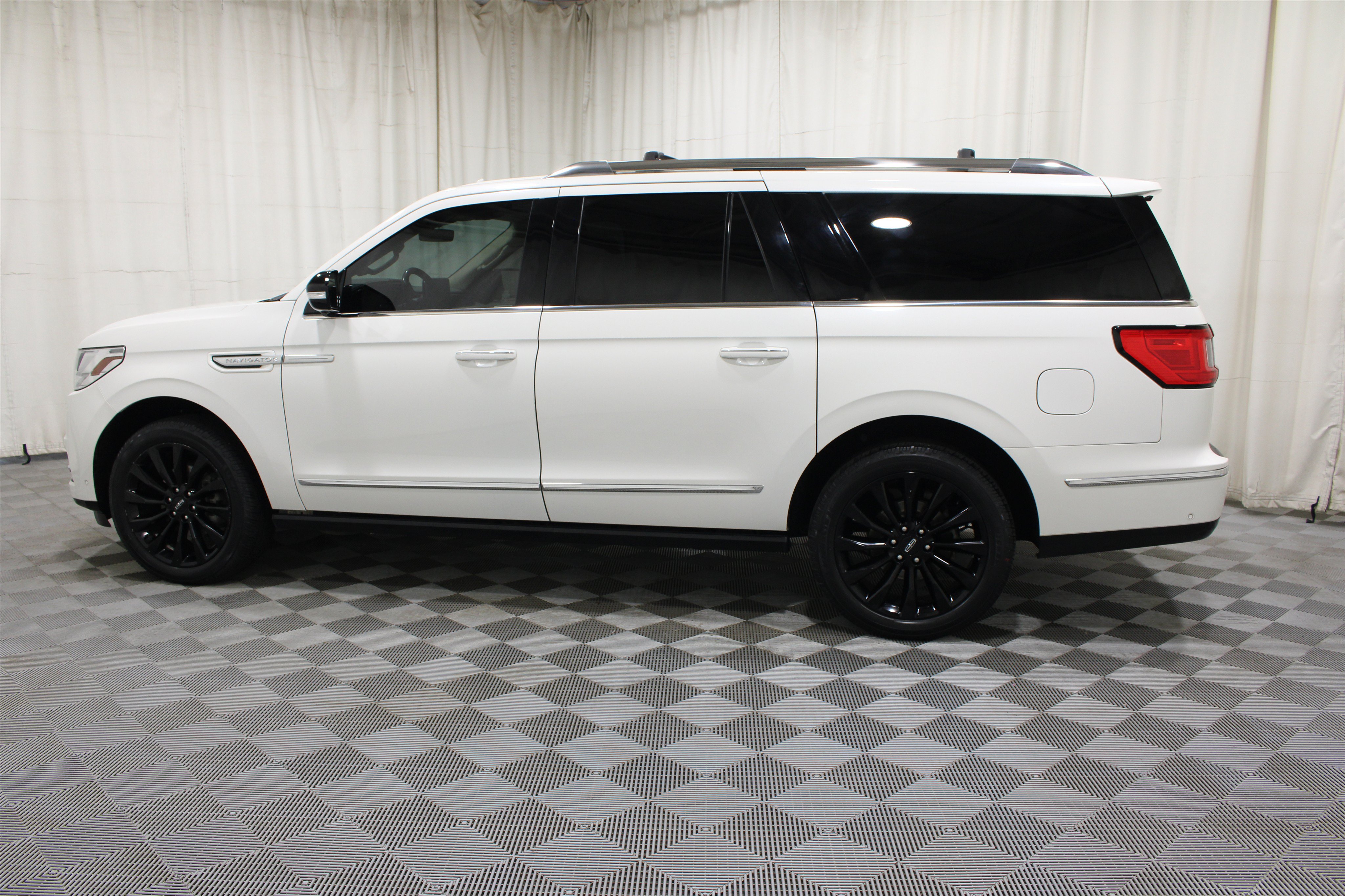 Used 2021 Lincoln Navigator L Reserve AWD/4WD image 36