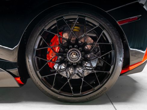 Used 2021 Lamborghini Huracan STO RWD image 38