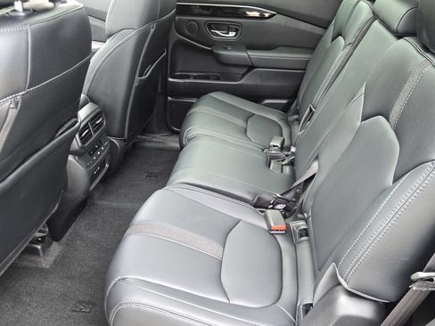 Certified 2025 Honda Pilot Touring image 12