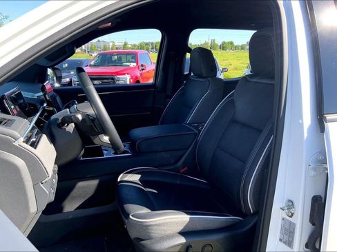 Used 2026 GMC Sierra EV Elevation w/ LPO, Elevation Dark Package AWD/4WD image 9