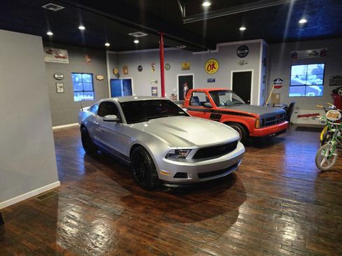 Used 2011 Ford Mustang Coupe w/ 101A Rapid Spec Order Code image 2