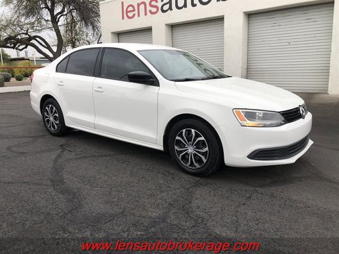 Used 2013 Volkswagen Jetta S image 2