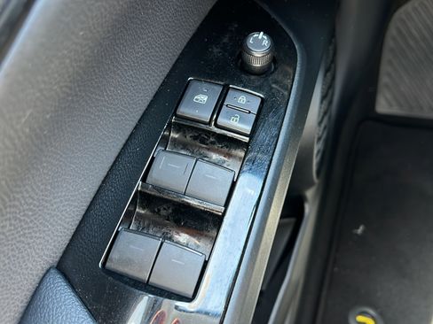 Used 2019 Toyota Prius Prime Plus FWD image 23