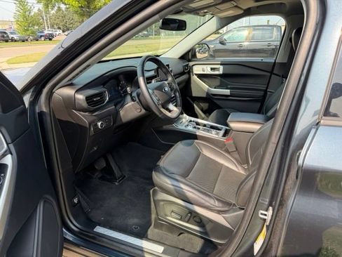 Used 2022 Ford Explorer Limited w/ Class IV Trailer Tow Package AWD/4WD image 17