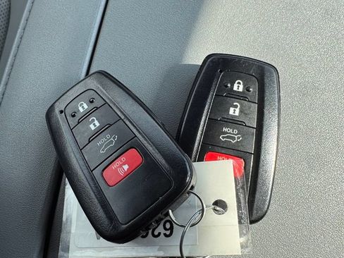 Used 2023 Toyota Highlander Limited FWD image 37
