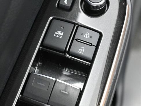 Certified 2025 Toyota Crown Signia AWD/4WD image 15