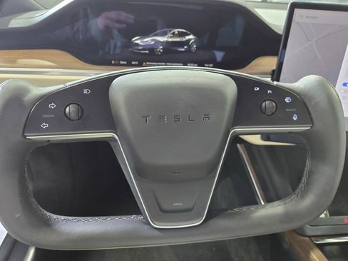 Used 2022 Tesla Model S image 17