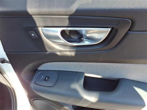 Used 2020 Volvo XC60 T5 R-Design w/ Protection Package Premier image 19