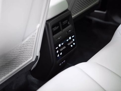 Certified 2026 Porsche Macan Electric RWD image 37