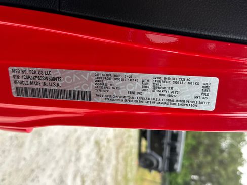 Used 2025 Jeep Wrangler Unlimited Sahara w/ Safety Group AWD/4WD image 33